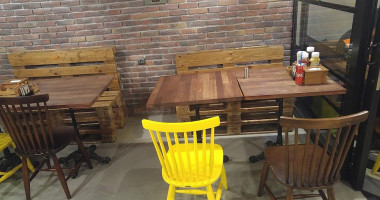 Papa John’s inside