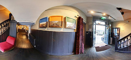 The Kings Arms Cookham outside